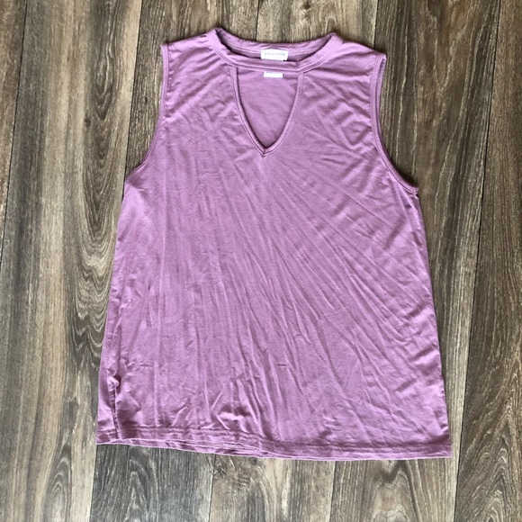 pret-a-perTEE Tops - Keyhole top
